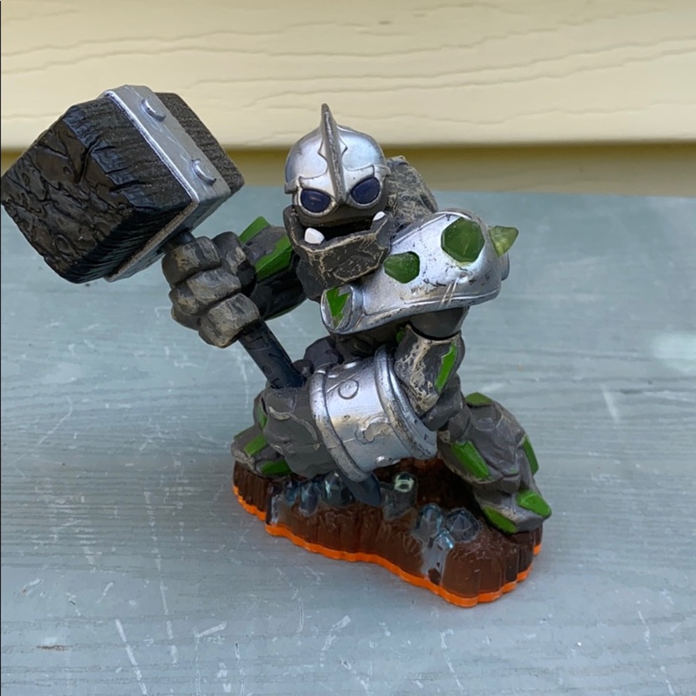 Skylanders Giants Chrusher figure